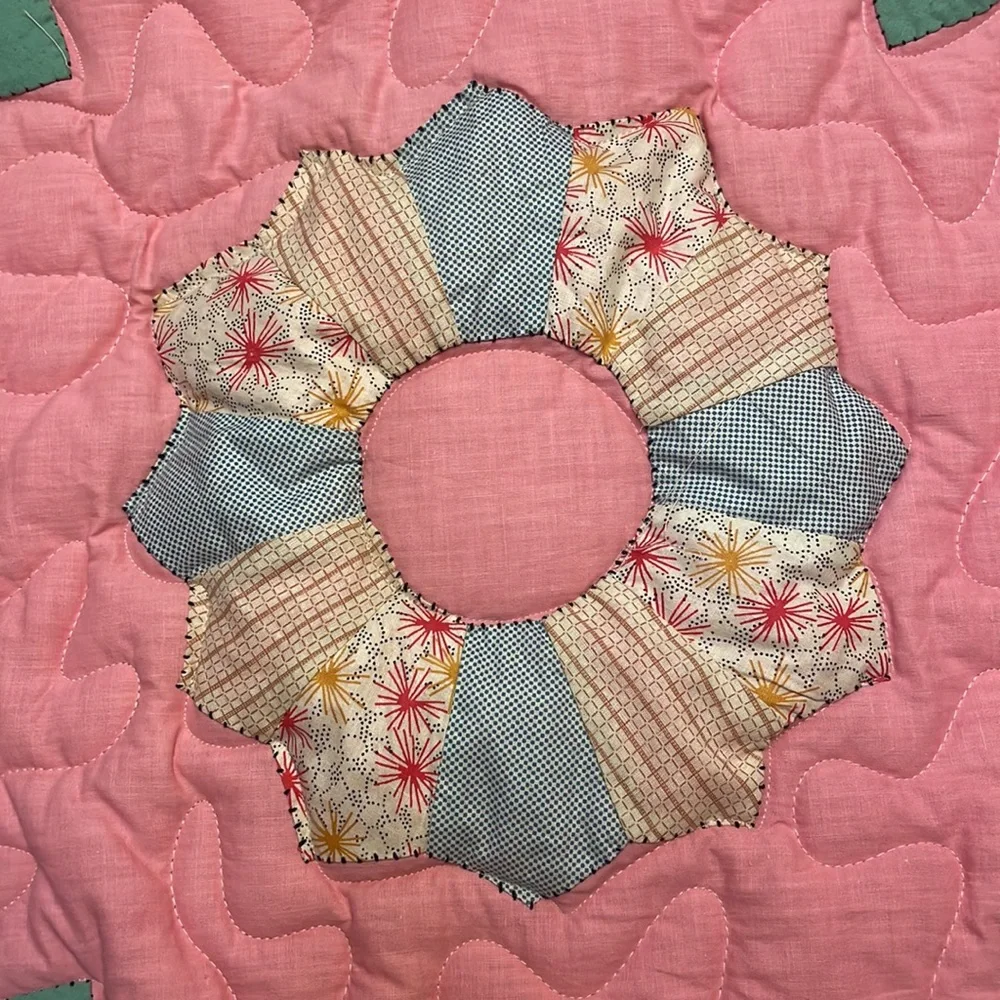 Vintage quilt. - Picture 3 of 9